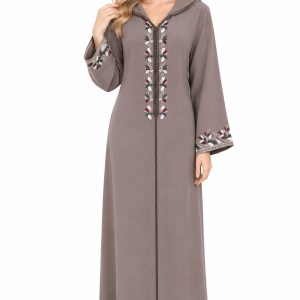جلابة مغربية نسائية باللون البني موكا من الكريب الممتاز مع تطريز تقليدي على الصدر والأكمام وعقاد أمامية